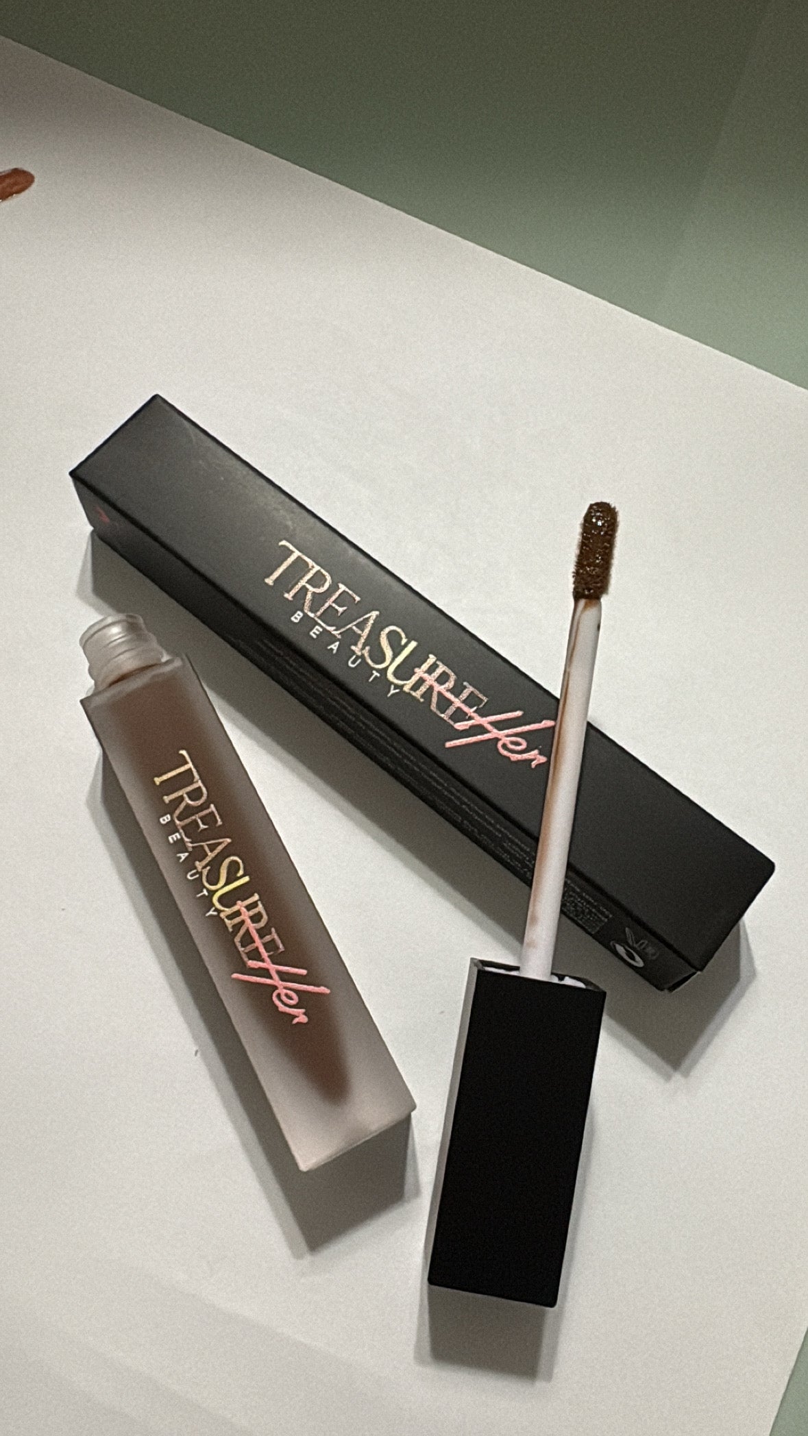 MOCHA — (Brown Gloss)